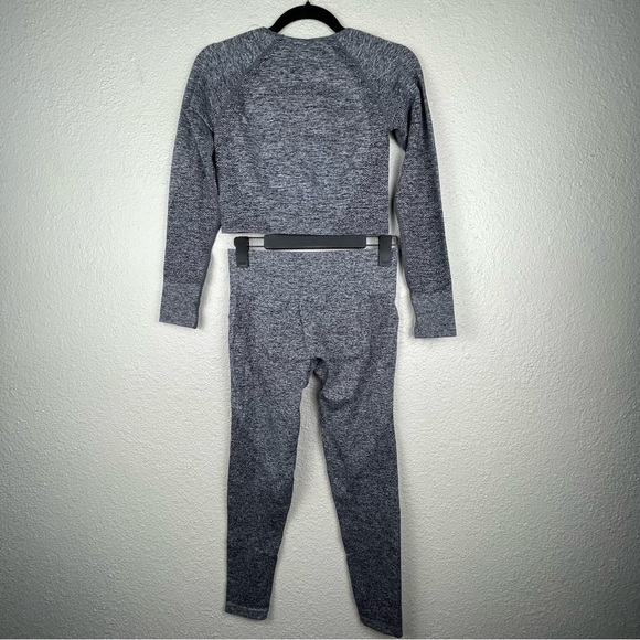 MEND CORE Seamless Dark Gray Sleeved Crop Top and Legging Set NWT - Picture 4 of 11